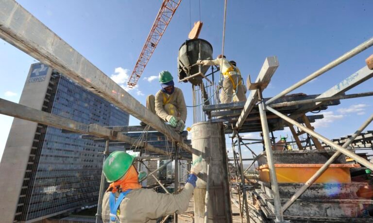 Brasil cria 280,6 mil postos de trabalho formal em maio