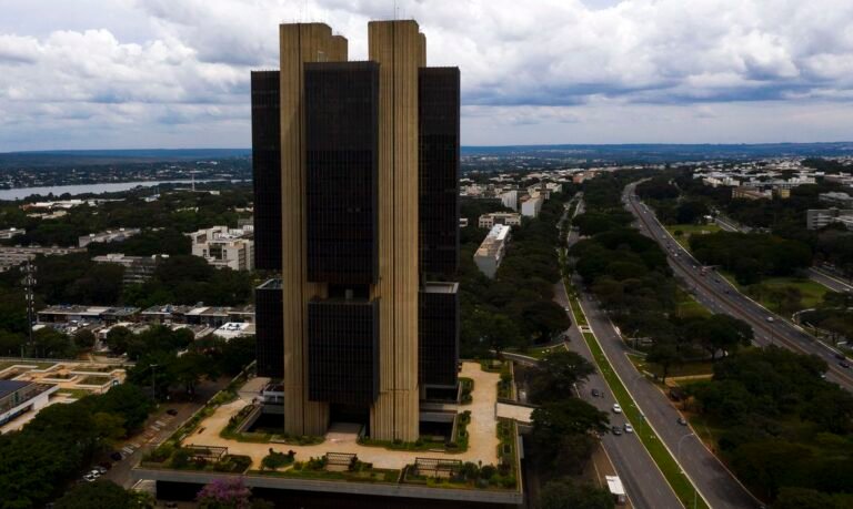Mercado financeiro eleva projeção da inflação para 8,45%
