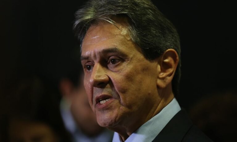 Polícia Federal prende ex-deputado Roberto Jefferson ao cumprir decisão de Alexandre de Moraes