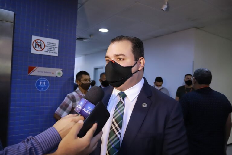 Pautas de interesse da população serão retomadas no segundo semestre na Aleam, diz Roberto Cidade