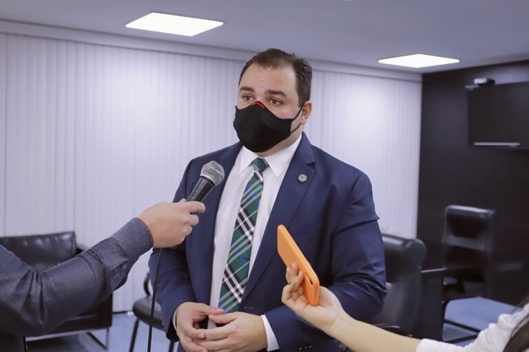PL de Roberto Cidade garante troca gratuita de hidrômetro furtado no AM
