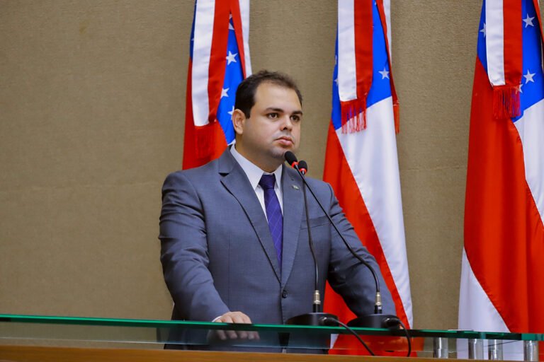 Deputado Roberto Cidade propõe realização de Audiência Pública para debater a prestação precária dos serviços de energia elétrica