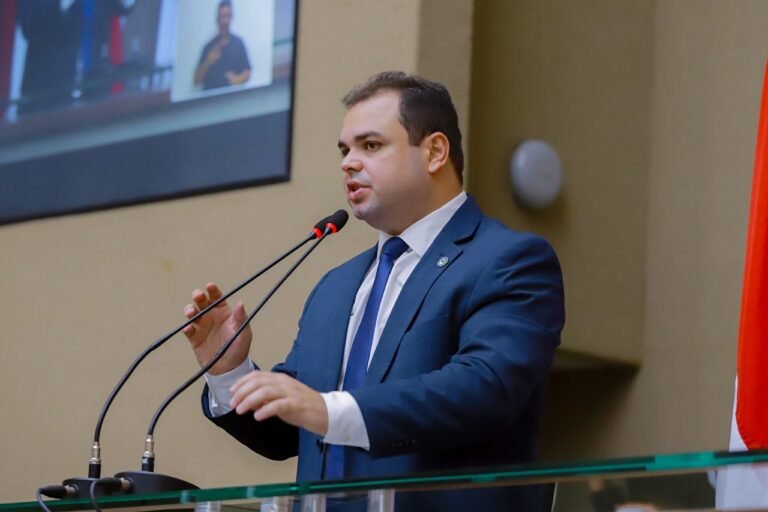Deputado Roberto Cidade propõe criação de frente para combater a má prestação de serviços básicos no interior