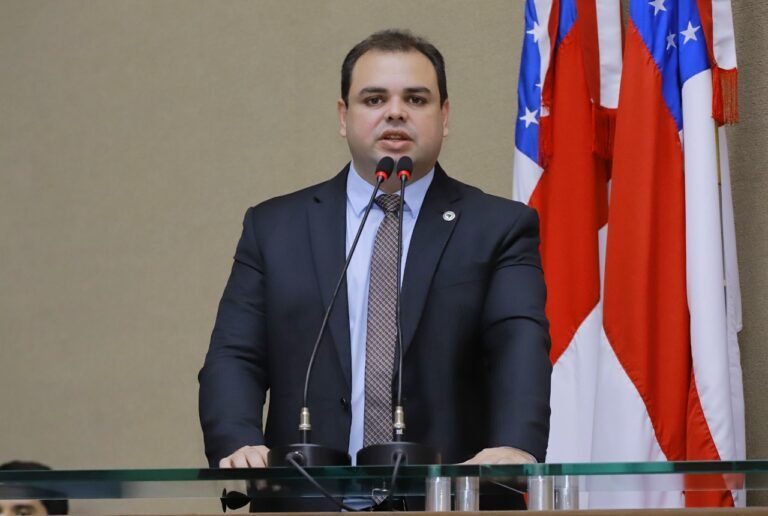 Presidente da Aleam comanda reunião para debater regulamentação do transporte hidroviário