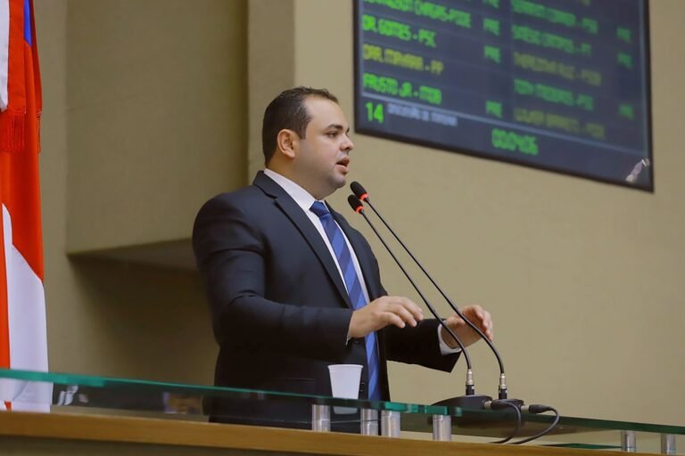 Presidente Roberto Cidade vota favorável à regulamentação do transporte hidroviário