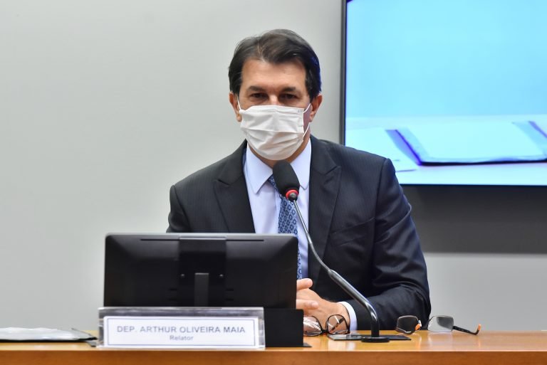 Relator da reforma administrativa mantém estabilidade de servidores; conheça o relatório