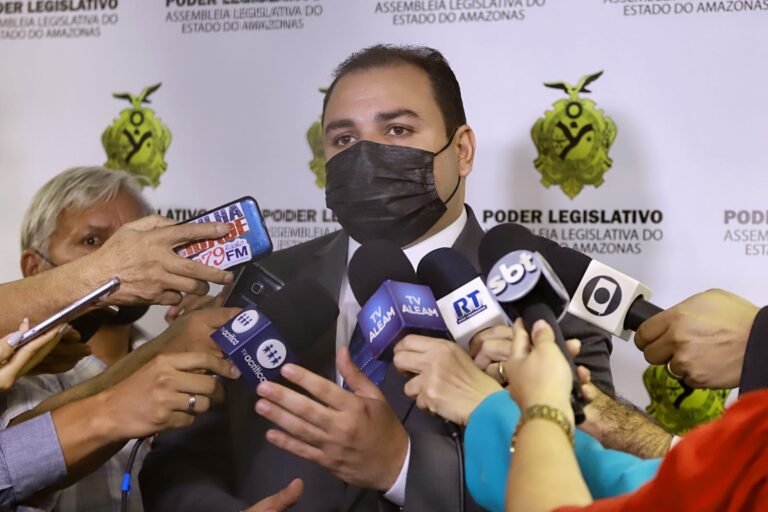 Roberto Cidade oficializa instalação da CPI da Amazonas Energia