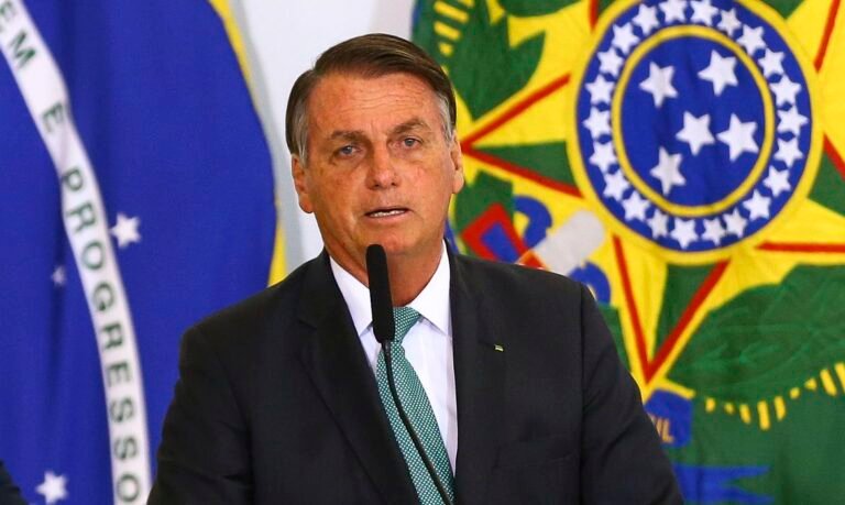 Bolsonaro diz que governo vai priorizar criação de empregos em 2022