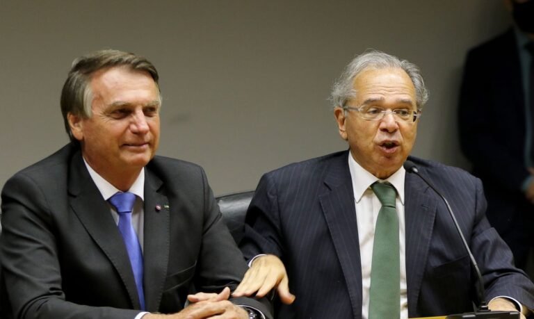Bolsonaro diz que valor do Auxílio Brasil foi decidido com responsabilidade