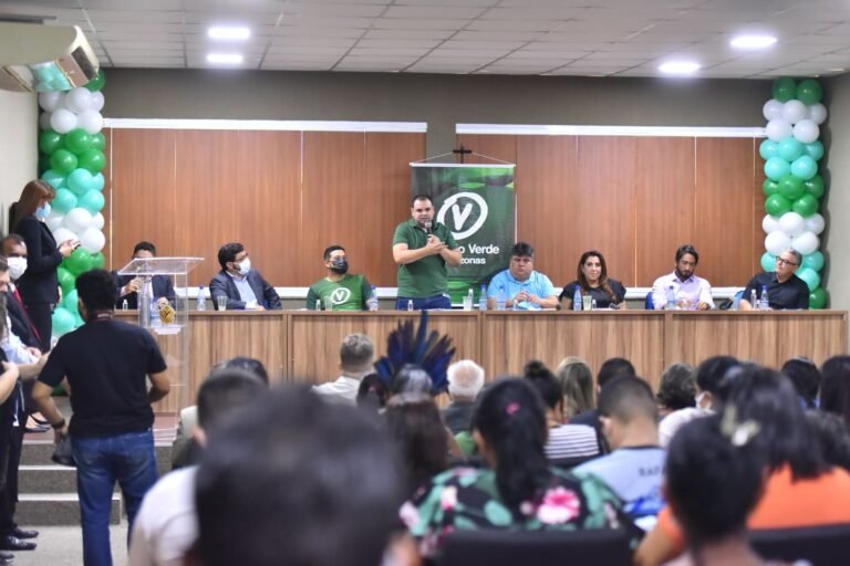 Roberto Cidade participa da posse do Vereador Fransuá como presidente municipal do PV