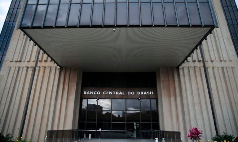 Mercado volta a diminuir projeção para crescimento da economia em 2021