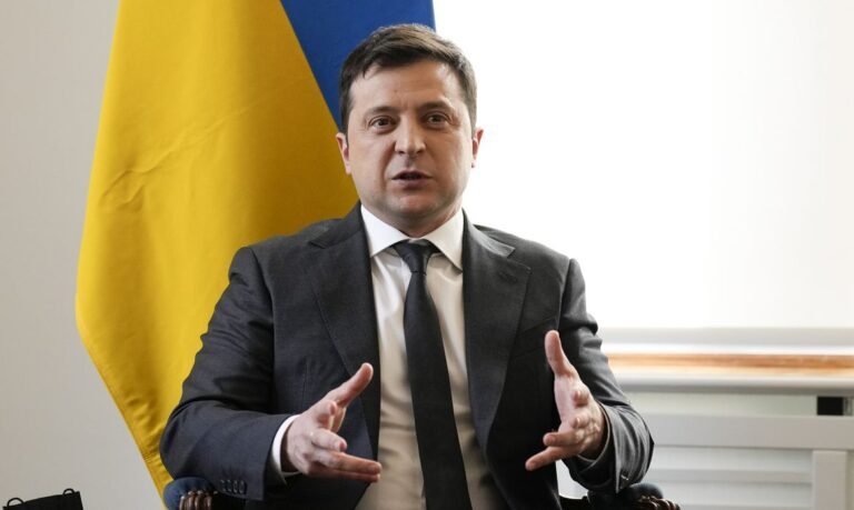 Zelenskiy alerta que Rússia pode usar armas químicas e pede sanções