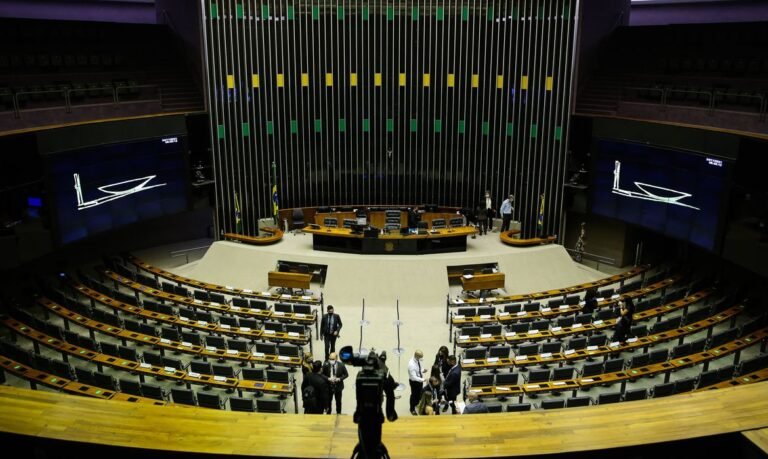 Plenário da Câmara é ambiente inviolável, diz vice-presidente