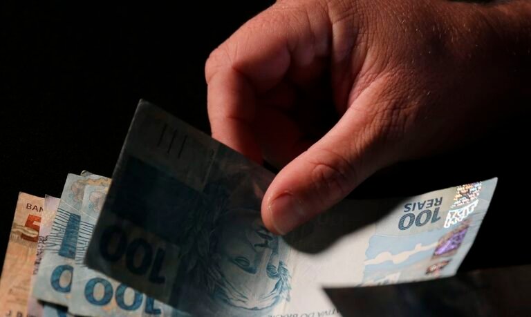 Valores em contas que foram esquecidos começam a ser sacados a partir de hoje; Confira