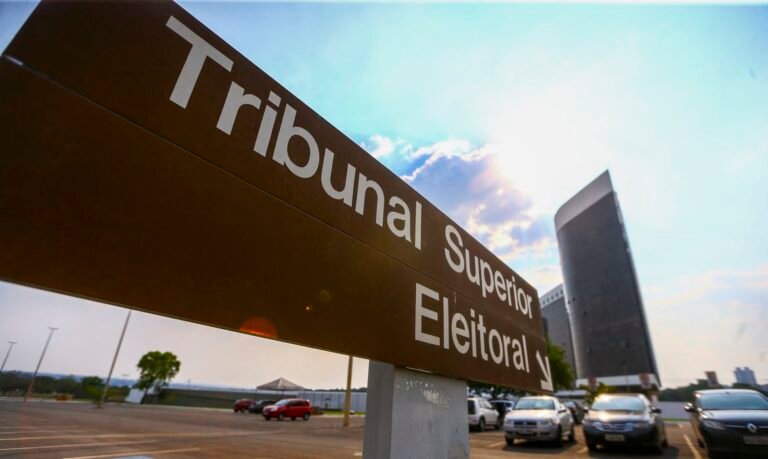 Normas para substituição de candidatos devem ser publicadas até hoje