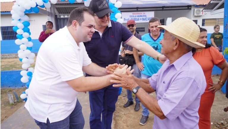 Deputado Roberto Cidade participa de entrega de escola na zona rural de Apuí