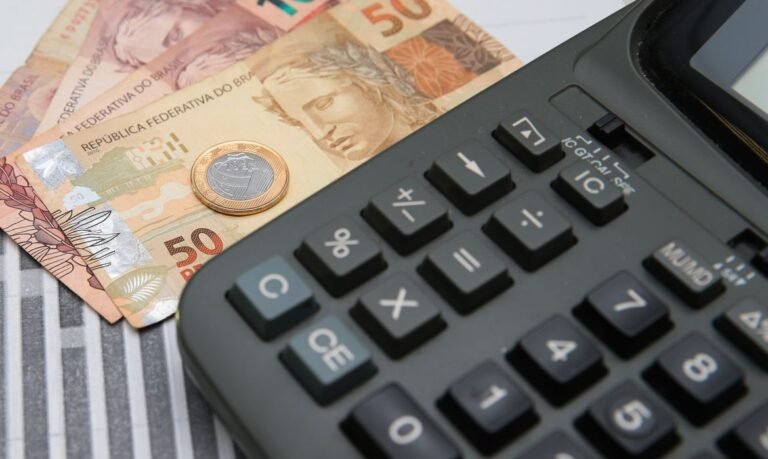 Desemprego cai para 8,7% no terceiro trimestre, revela IBGE