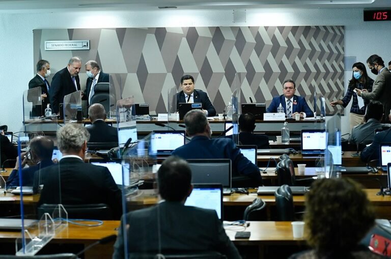 Reforma tributária deve ficar para 2023