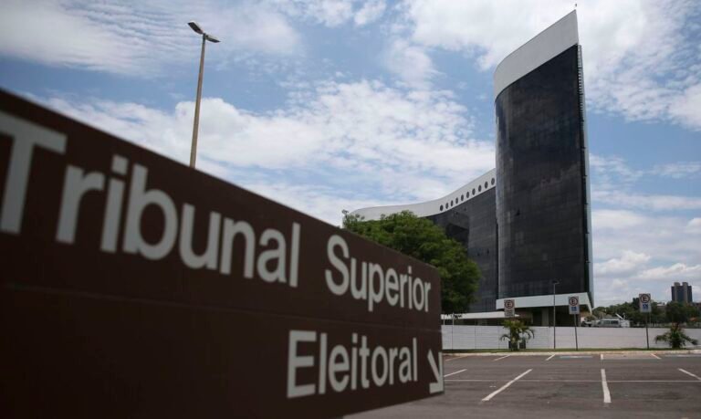 Ministro do TSE defere registros de duas candidaturas à Presidência
