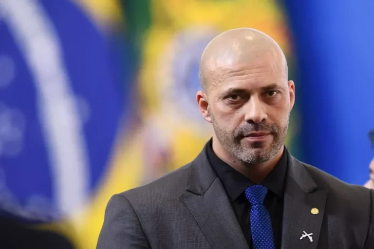 TRE-RJ pune candidato ao Senado Daniel Silveira
