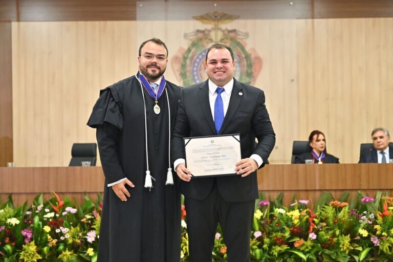 Deputado estadual mais bem votado do Amazonas, Roberto Cidade, é diplomado pela Justiça Eleitoral