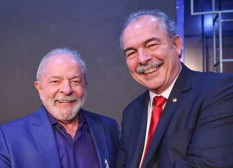 Lula confirma Aloizio Mercadante como presidente BNDES