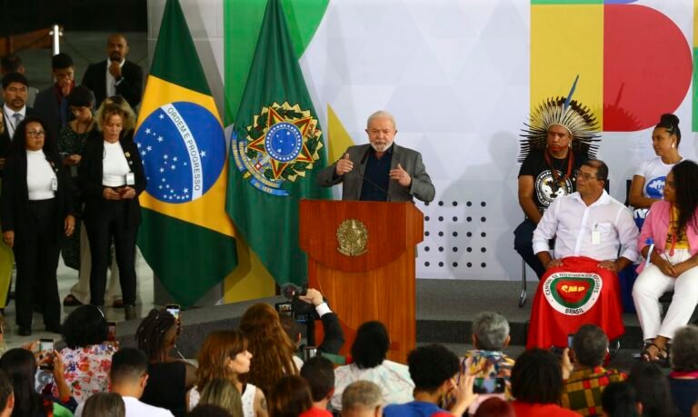 Presidente assina decreto que cria o Conselho de Participação Social