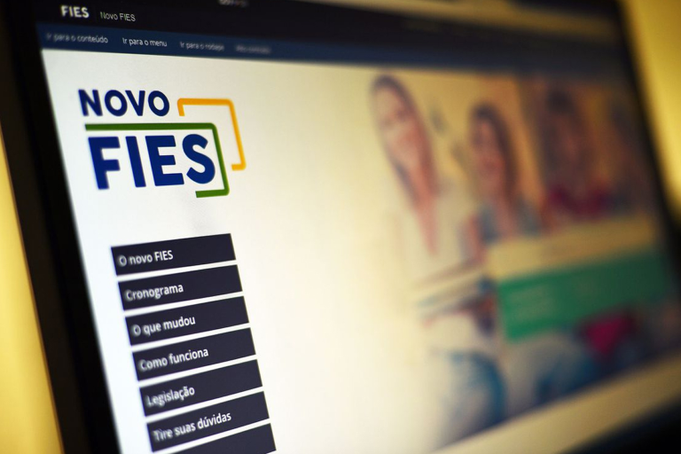 Projeto amplia prazo para pagamento de dívida do Fies