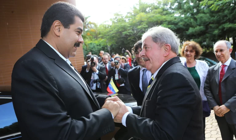 Lula defende Nicolás Maduro e afirma que vai restabelecer relações diplomáticas