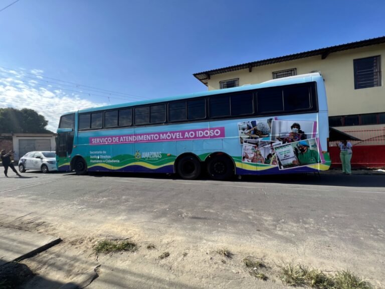 Joana Darc comemora retorno das atividades do Ônibus do Idoso no AM