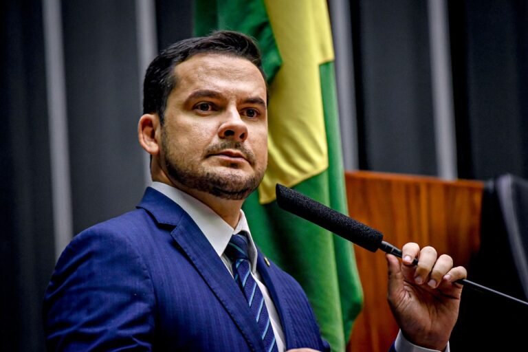 Projeto revoga corte no teto de juros do consignado do INSS