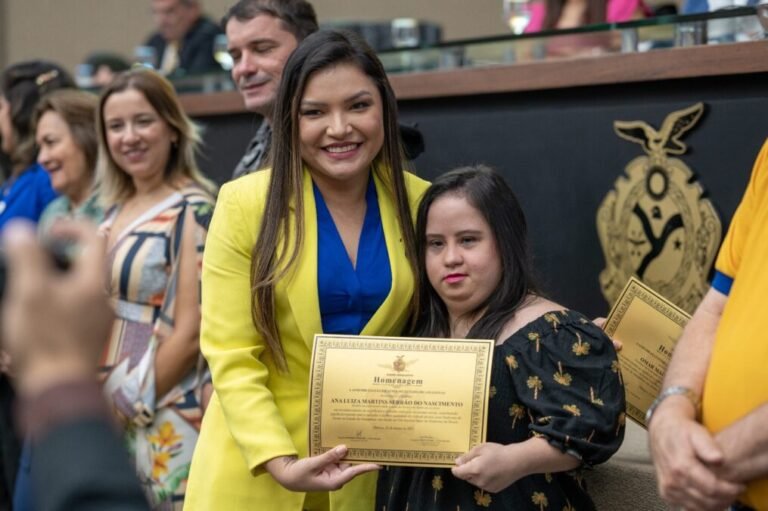 “Eles têm o cromossomo do amor e o da superação”, destaca Joana Darc em Sessão Especial ao Dia da Síndrome de Down