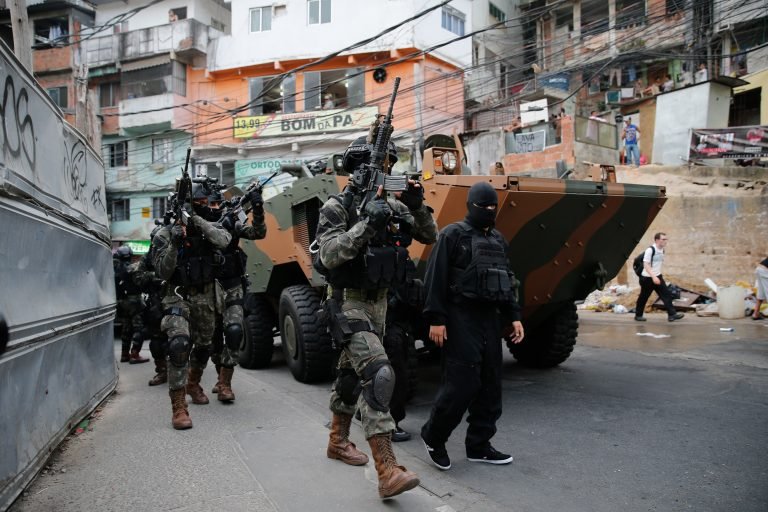 Senado analisa criação da lei de proteção a animais policiais ou militares