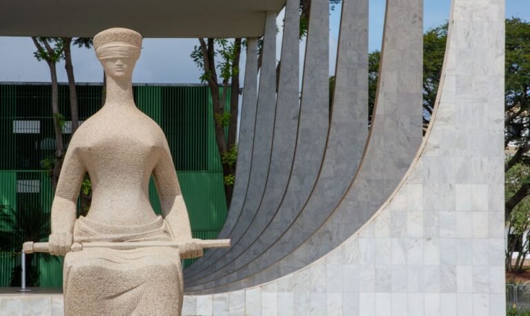 STF começa a julgar se aceita denúncias por atos antidemocráticos