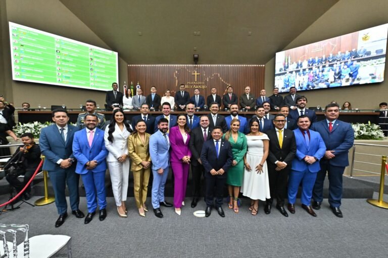 Roberto Cidade é reeleito presidente da Aleam por unanimidade e vai conduzir o Poder Legislativo no biênio 2025/2027