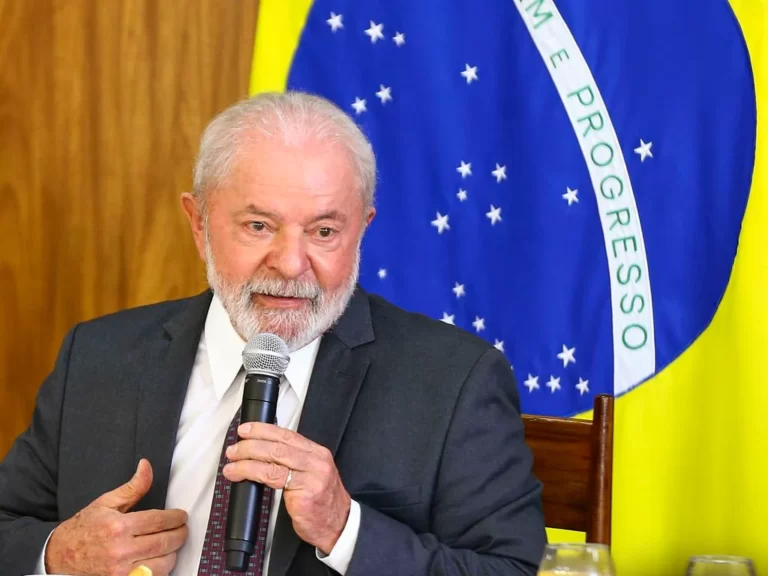 Estou extremamente satisfeito, diz Lula sobre seis meses de governo