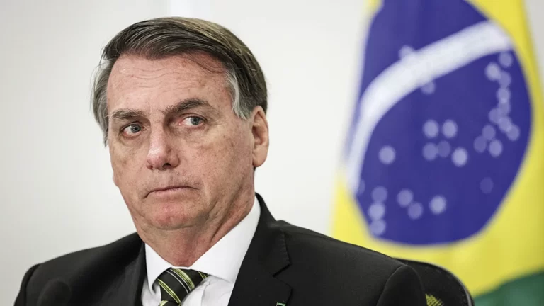 TSE retoma julgamento que pode levar à inelegibilidade de Bolsonaro