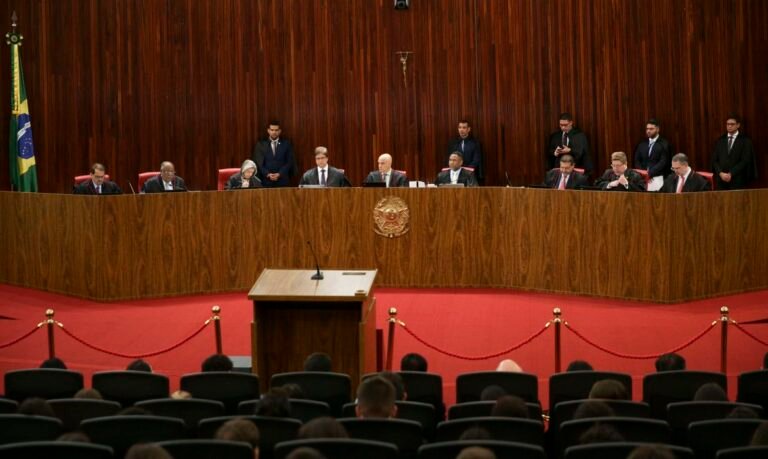 Defesa pede absolvição de Bolsonaro em processo no TSE
