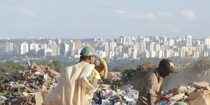 A-quantidade-de-lixo-gerada-no-mundo-podera-chegar-a.jpg Geração de lixo no mundo pode chegar a 3,8 bi de toneladas em 2050