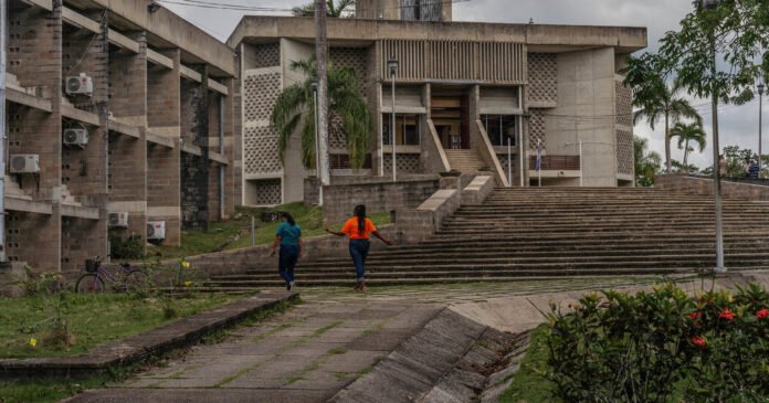 Belmopan-a-Capital-de-Belize-e-uma-Cidade-de-Calma.jpg Belmopan, Belize’s Capital, Is a City of Brutalist Calm