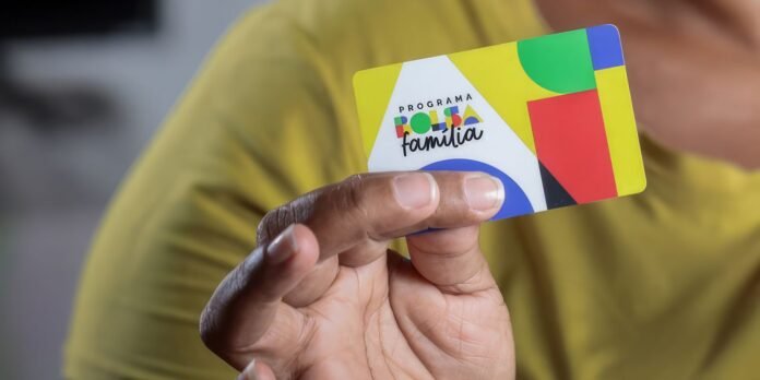 Caixa-realiza-pagamento-do-novo-Bolsa-Familia-para-beneficiarios-com.jpeg Caixa paga novo Bolsa Família a beneficiários com NIS de final 9