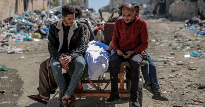 Com-gazais-famintos-se-aglomeram-em-comboio-de-ajuda-uma.jpg As Hungry Gazans Crowd an Aid Convoy, a Crush of Bodies, Israeli Gunshots and a Deadly Toll