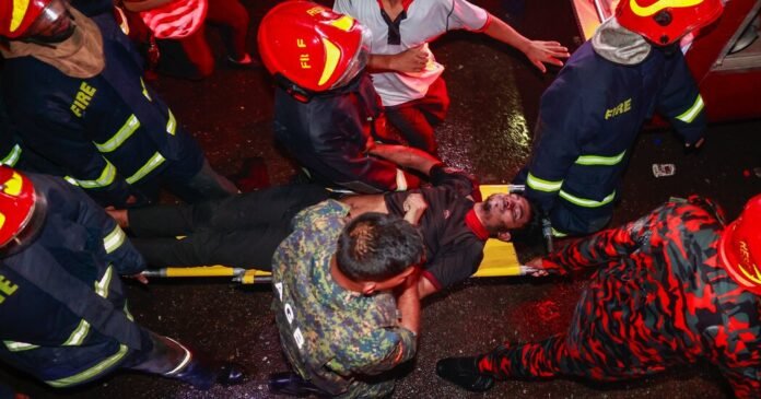 Incendio-em-Shopping-de-Bangladesh-Mata-Pelo-Menos-43-Pessoas.jpg Fire in Bangladeshi Shopping Mall Kills at Least 43