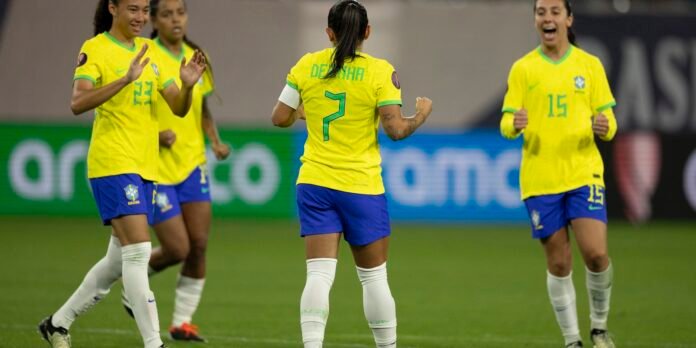 Invictas-na-Copa-Ouro-equipe-feminina-encerra-primeira-fase-com.jpg Invicta na Copa Ouro, seleção feminina fecha 1ª fase com goleada