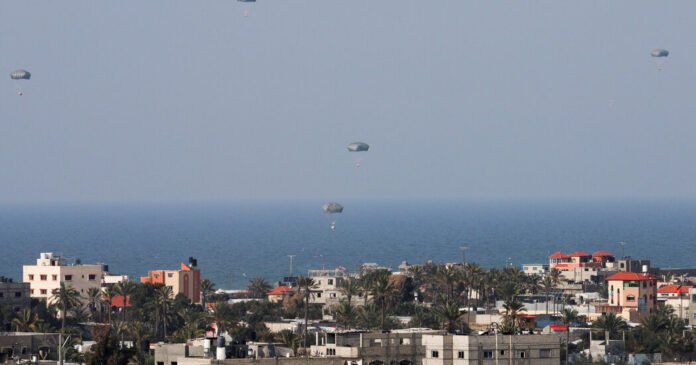 Jordania-e-Franca-lancam-alimentos-e-outros-auxilios-em-Gaza.jpg Jordan and France Airdrop Food and Other Aid Into Gaza
