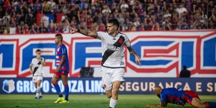 Vasco-vence-Marcilio-Dias-por-3-a-1-e-avanca.jpg Vasco supera Marcílio Dias por 3 a 1 para avançar na Copa do Brasil