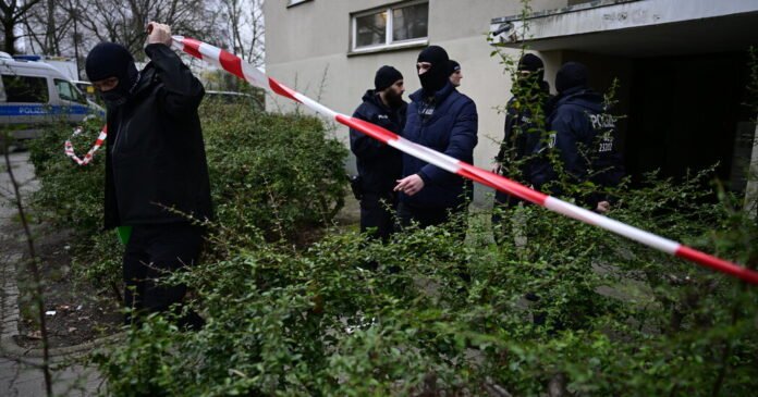 Como-o-criminoso-mais-procurado-da-Alemanha-se-escondeu-a.jpg How Germany’s Most Wanted Criminal Hid in Plain Sight