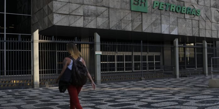 Compreenda-a-disputa-por-dividendos-da-Petrobras-que-causou-a.jpg Entenda a disputa por dividendos da Petrobras que derrubou ações