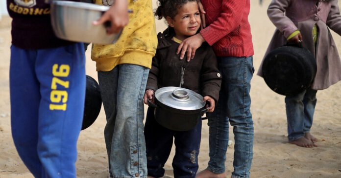 EUA-Faz-Primeira-Entrega-Aerea-de-Alimentos-em-Gaza.jpg U.S. Makes First Airdrop of Food Into Gaza