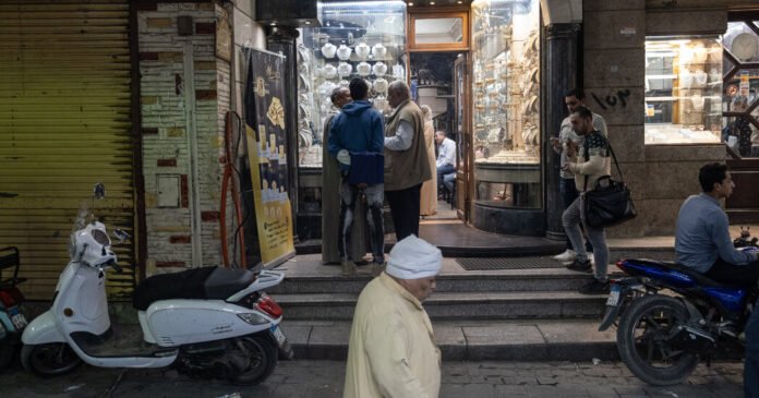 Especulacao-de-Ouro-em-Alta-no-Egito-em-Meio-a.jpg Gold Speculation Rife in Egypt Amid Economic Crisis